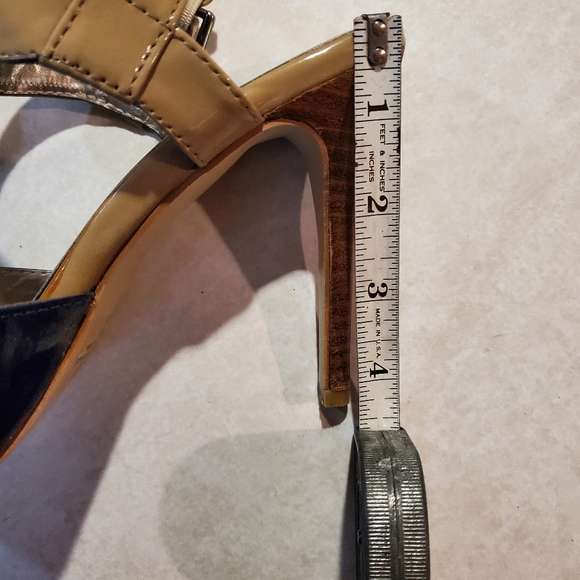 Size 7 intaglia heels - Picture 2 of 10